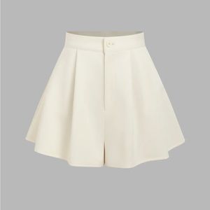 High waist pleated ivory shorts